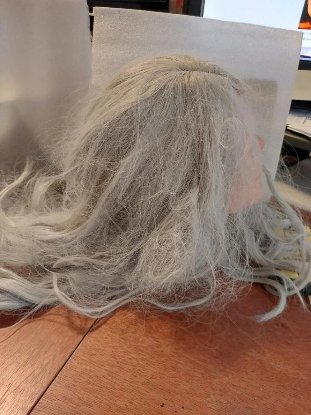 NEW ! Women Curly Wig Long 26 Inch White & Gray